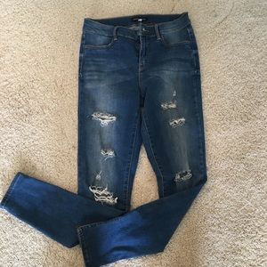 Distressed skinny jeans